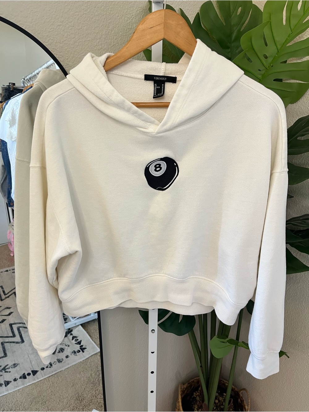 🎱 Forever 21 Lucky 8 Ball Cropped Hoodie Medium